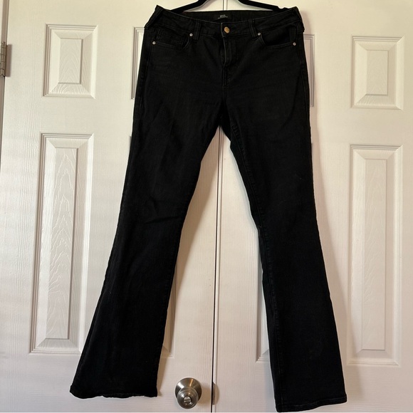 True Religion 🖤 Women's Black Flare Western Jeans - Picture 2 of 4